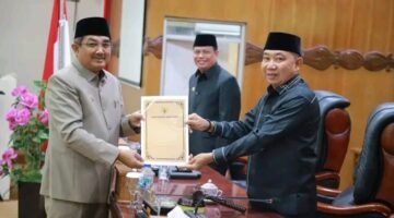 Paripurna DPRD: Bupati Tanjab Barat, Jadikan Masukan Fraksi sebagai Bahan Evaluasi LKPJ 2025