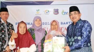 Bupati Anwar Sadat Resmikan Operasi Katarak Gratis dan Salurkan Bantuan ATENSI di Tanjab Barat