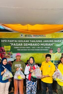 Bantu Ringankan Beban Warga, DPD Partai Golkar Tanjab Barat Gelar Pasar Murah
