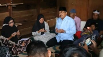 Bupati Anwar Sadat Sambangi Keluarga Korban Hilang di Sungai Pengabuan, Serahkan Bantuan dan Dukungan Moril