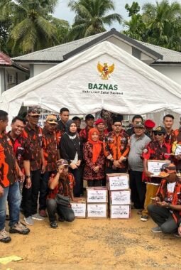 Ketua Pemuda Pancasila Tanjab Barat Tinjau Lokasi Kebakaran di Teluk Nilau dan Serahkan Bantuan kepada Korban