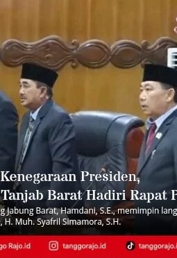 Dengarkan Pidato Kenegaraan Presiden, Bupati dan Wabup Tanjab Barat Hadiri Rapat Paripurna DPRD